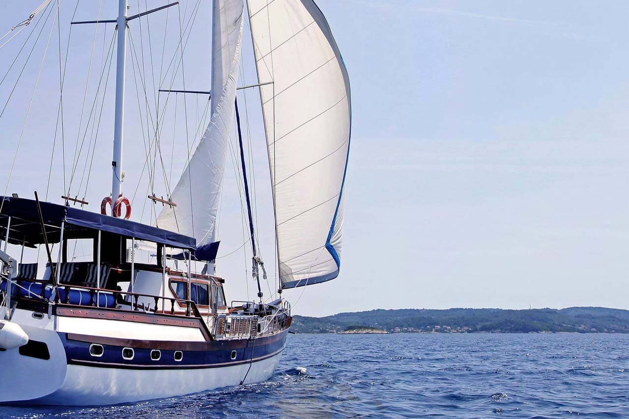 About luxury sailboat Gulet Hera
